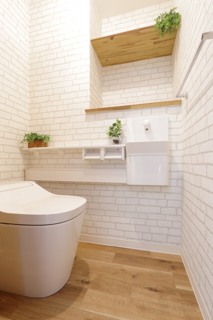 トイレ改修工事 マンションのトイレでもこれだけのことができるんです ナチュラルなカントリー調のトイレ 京都市山科区ｓ様邸
