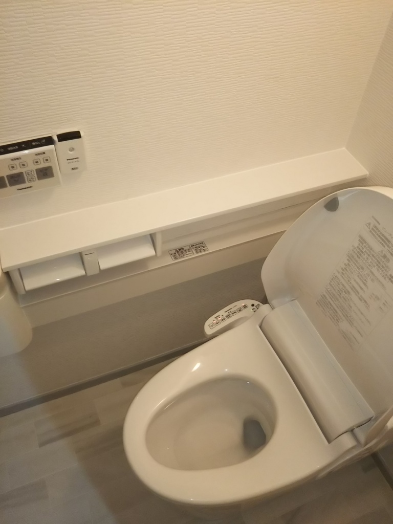 マンショントイレ改修工事！節水キレイ洗浄のアラウーノV！スキマが少なく、お掃除もしやすいすっきりとしたデザイン～京都