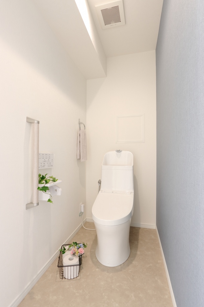 マンションリノベーション トイレリフォーム シンプルだけどおしゃれに クロスの張替えでトイレの雰囲気を一新 京都市南区t様邸