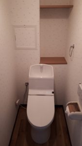 京都市山科区M様邸洗面台、トイレの入替工事～トイレ・洗面台交換と一緒に内装工事も行います！～