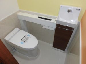 京都市中京区Ｍ様邸トイレ改修工事～タイル張りのトイレをカラフルで快適なトイレに！～