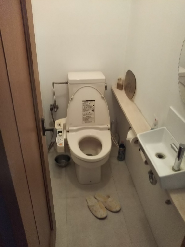 京都府宇治市Y様邸トイレ・外壁塗装工事！まずは1階・2階のトイレの工事からスタート！性能とお掃除のしやすさを重視した