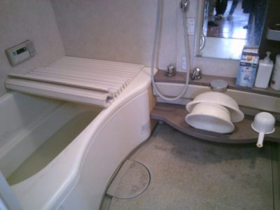 京都市上京区Y様邸の浴室改修工事が完了しました！LIXILのシステムバスルーム　リノビオVシリーズで使い心地が良くなるだけでなく、お掃除もしやすく清潔に保てます！
