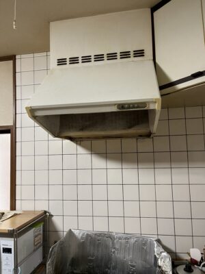 京都市山科区I様邸の納屋の波板交換とレンジフード交換が完成しました。